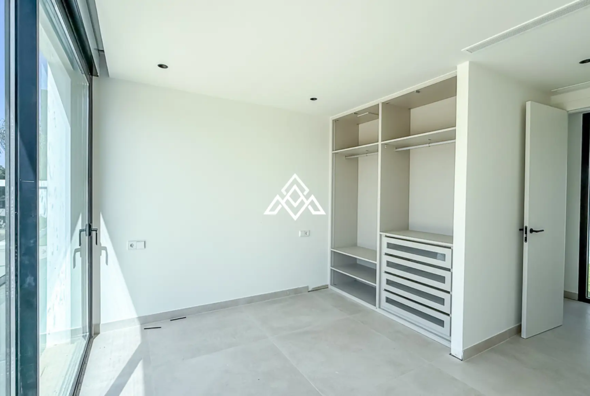 El Chaparral villa with pool, garden and modern design near the beach in Mijas Costa