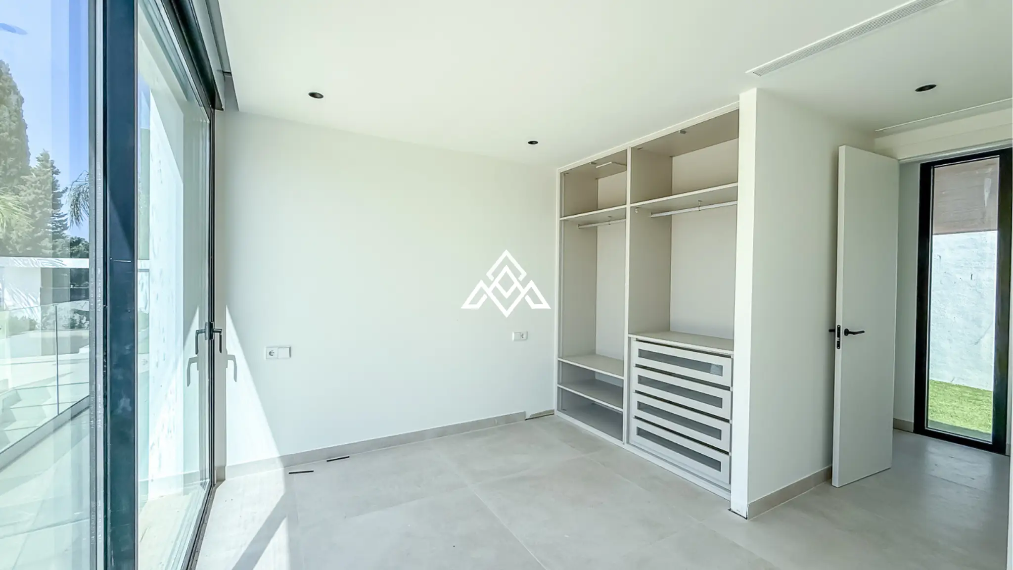 El Chaparral villa with pool, garden and modern design near the beach in Mijas Costa