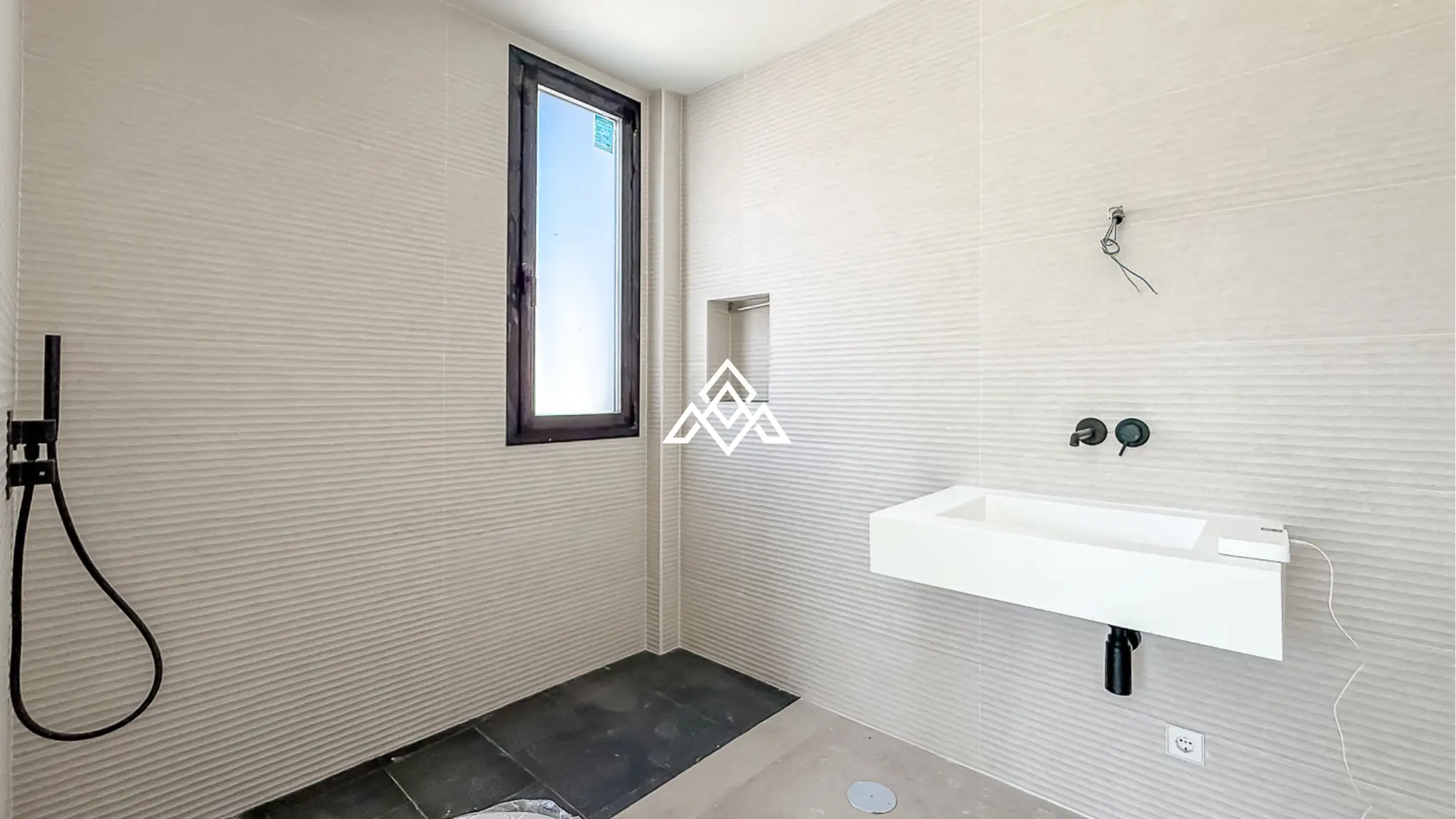 El Chaparral villa with pool, garden and modern design near the beach in Mijas Costa