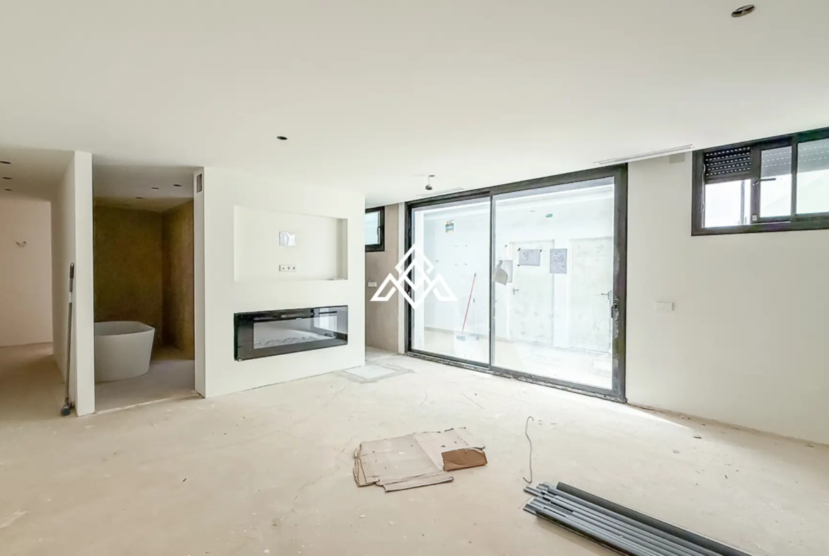 El Chaparral villa with pool, garden and modern design near the beach in Mijas Costa