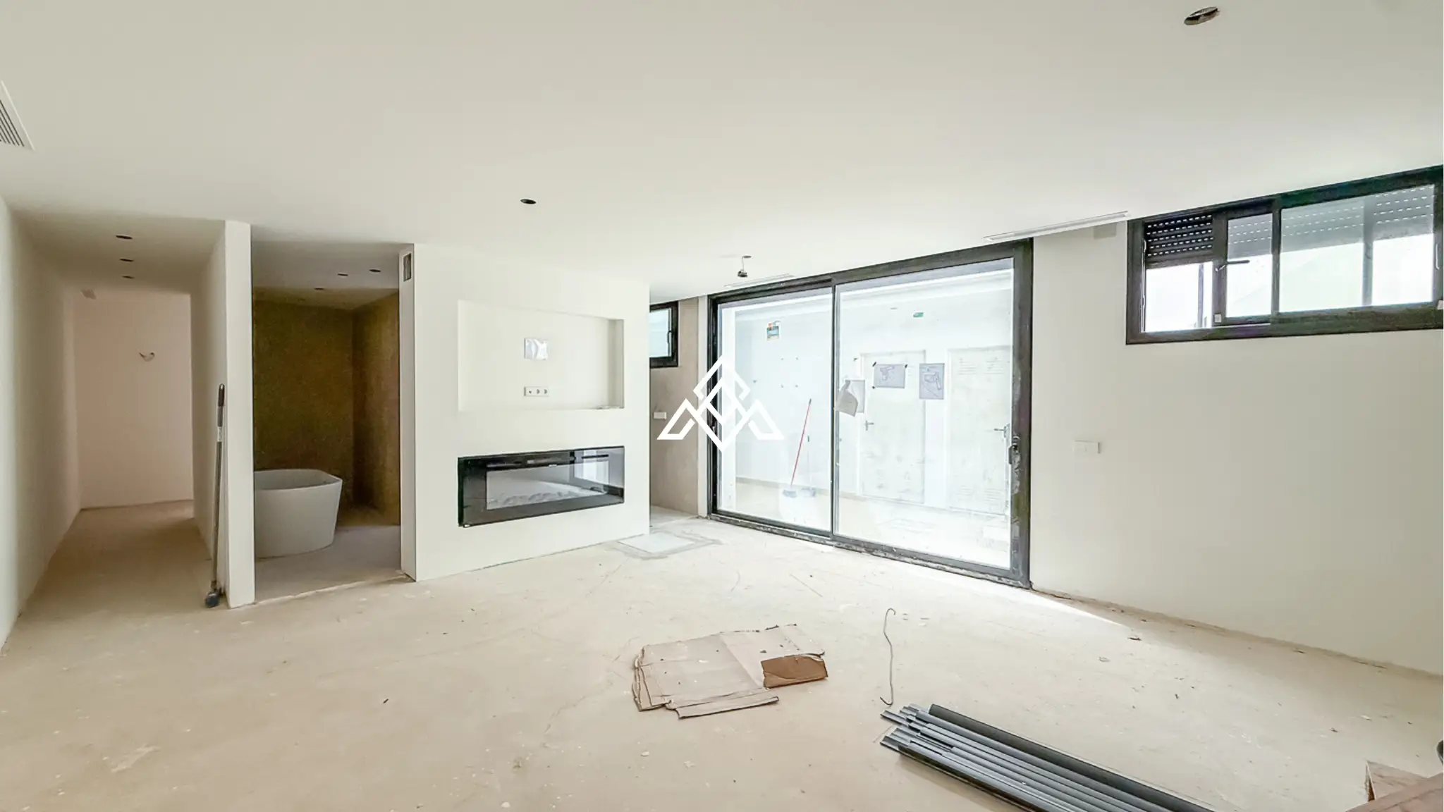 El Chaparral villa with pool, garden and modern design near the beach in Mijas Costa
