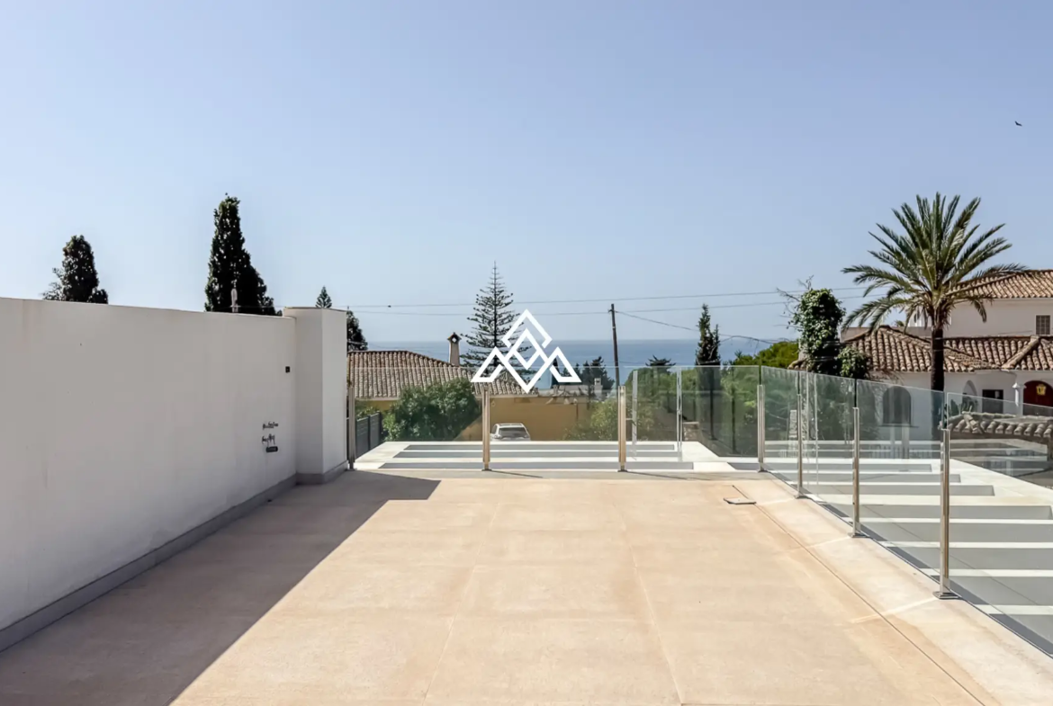 El Chaparral villa with pool, garden and modern design near the beach in Mijas Costa