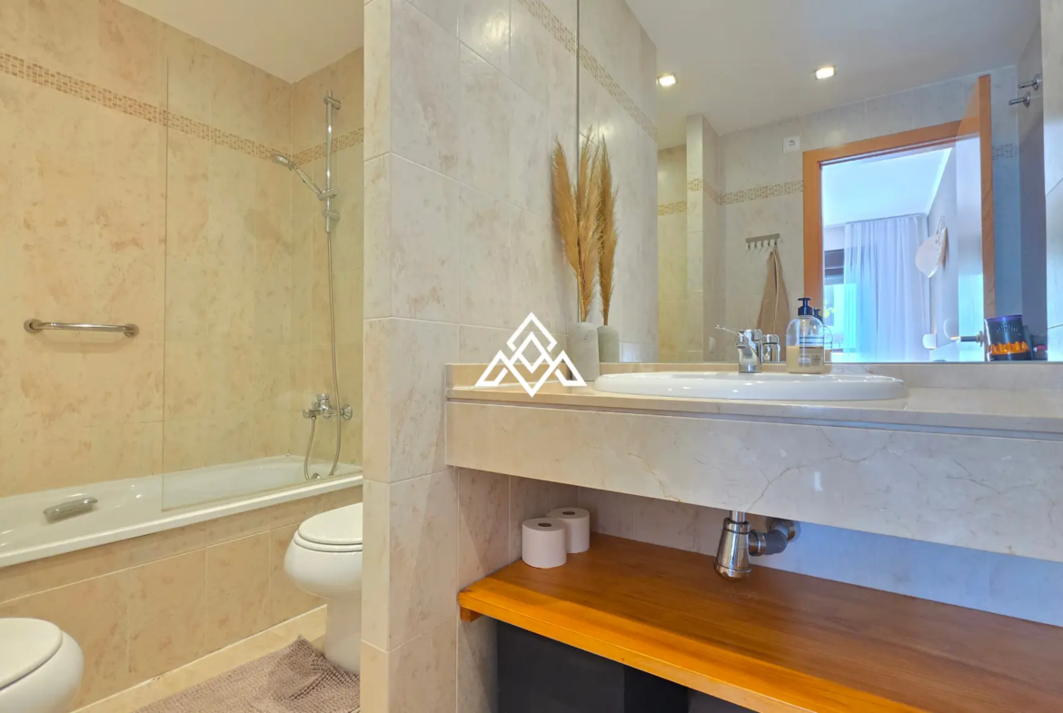 Selwo apartment with terrace, pool and gardens in gated community Estepona