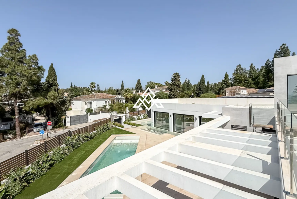 El Chaparral villa with pool, garden and modern design near the beach in Mijas Costa