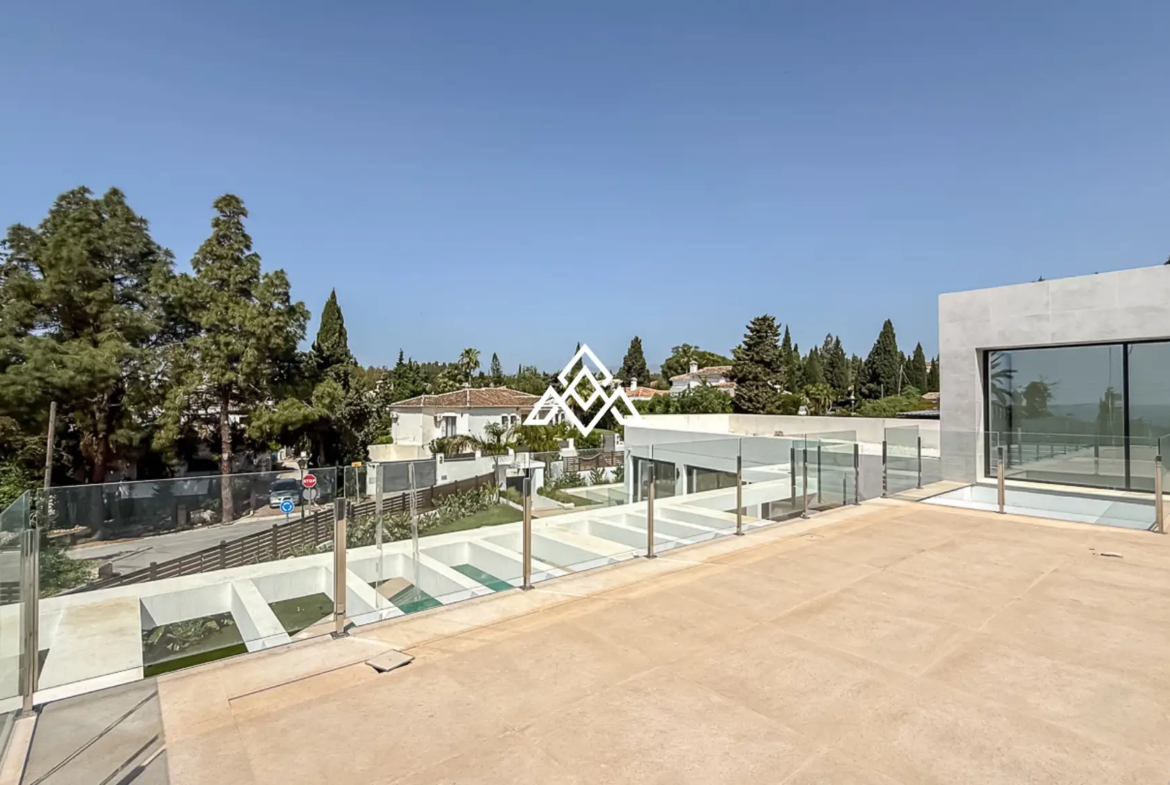 El Chaparral villa with pool, garden and modern design near the beach in Mijas Costa