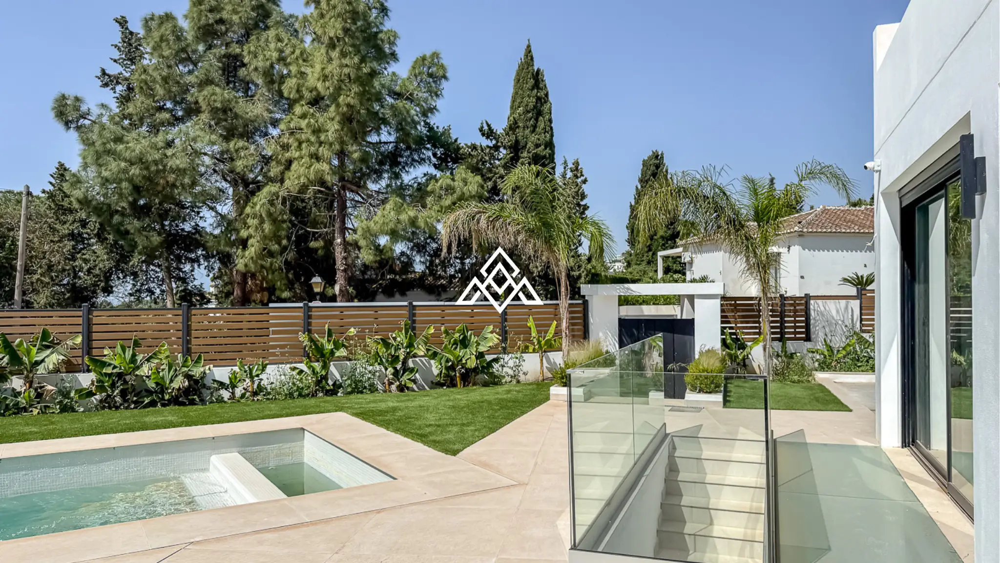 El Chaparral villa with pool, garden and modern design near the beach in Mijas Costa