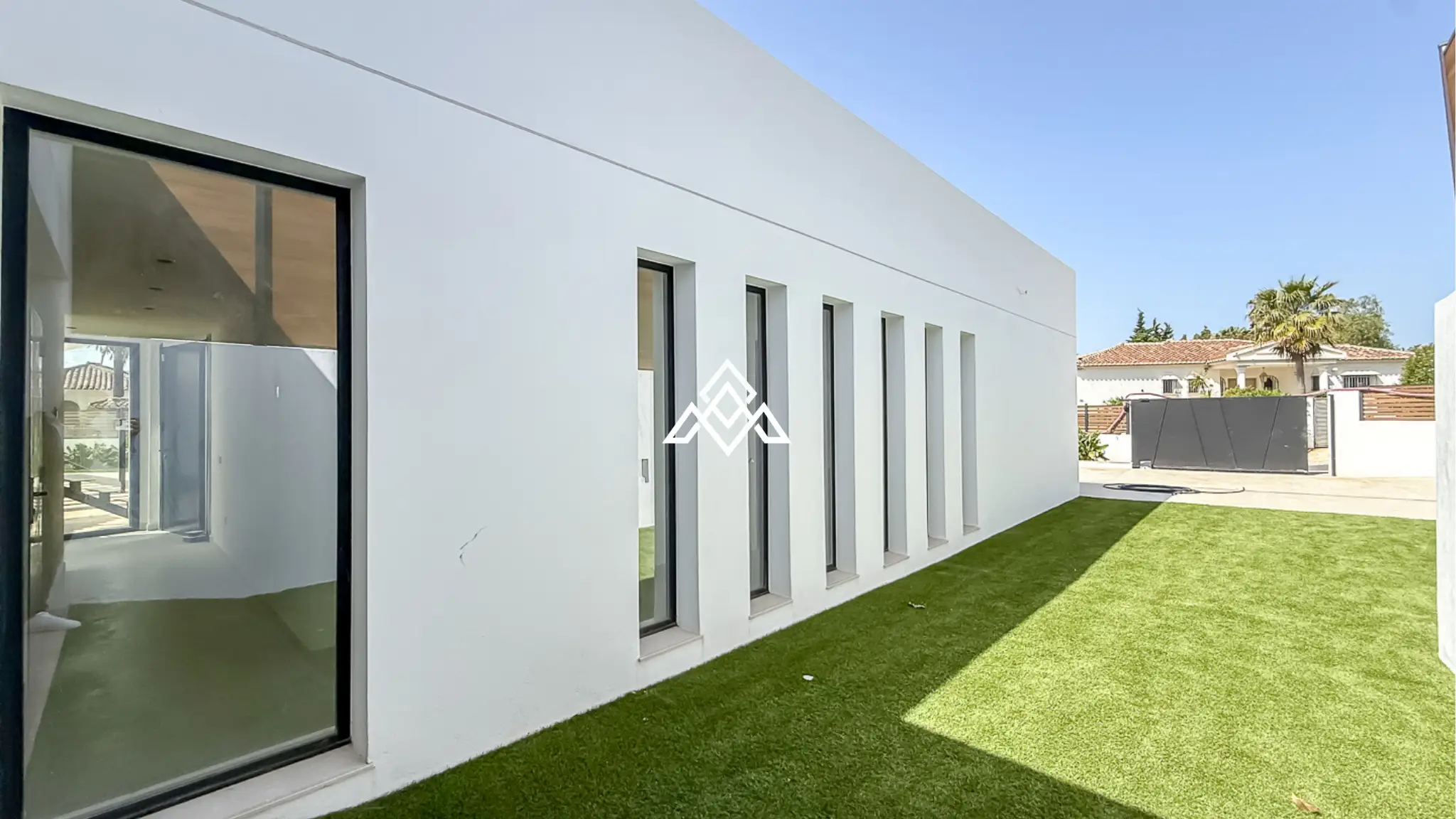 El Chaparral villa with pool, garden and modern design near the beach in Mijas Costa