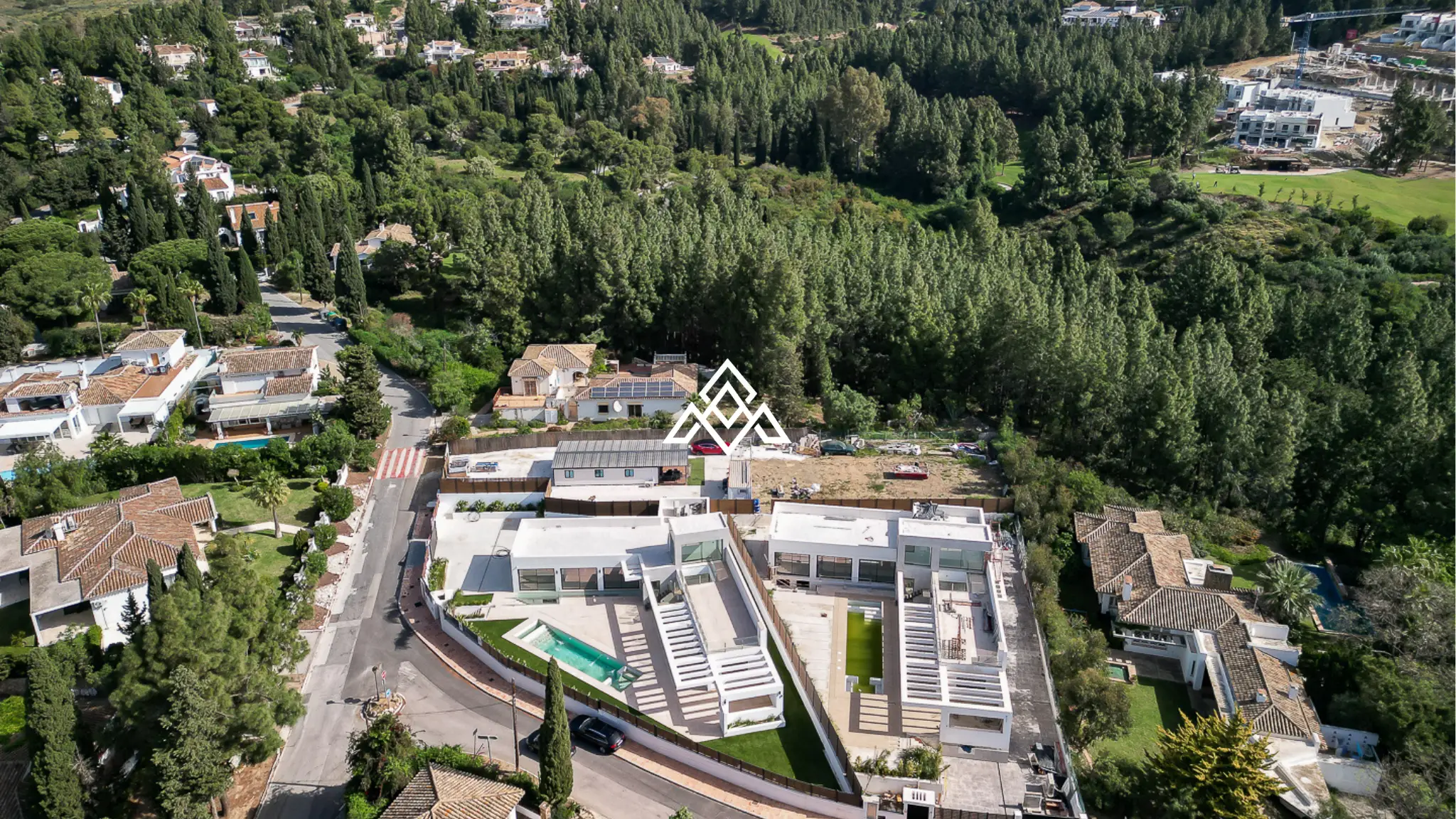 El Chaparral villa with pool, garden and modern design near the beach in Mijas Costa