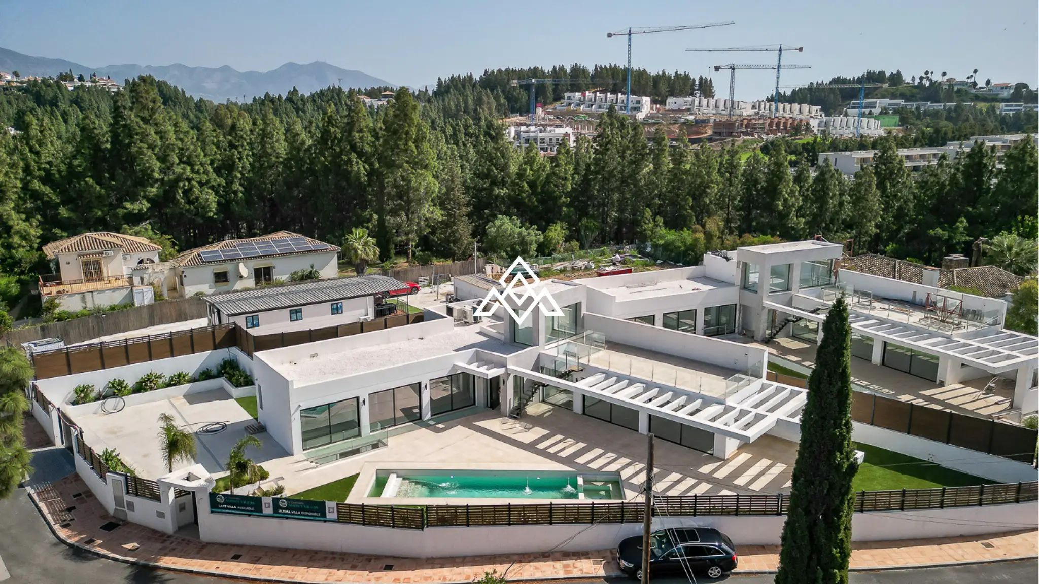 El Chaparral villa with pool, garden and modern design near the beach in Mijas Costa