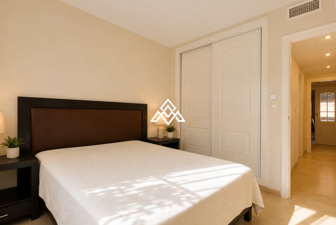 Elviria apartment ground floor with sea views and terrace in Marbella