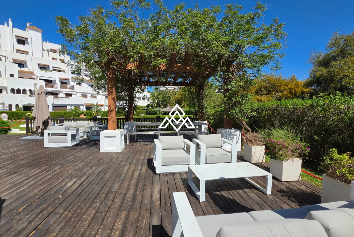 Selwo apartment with terrace, pool and gardens in gated community Estepona