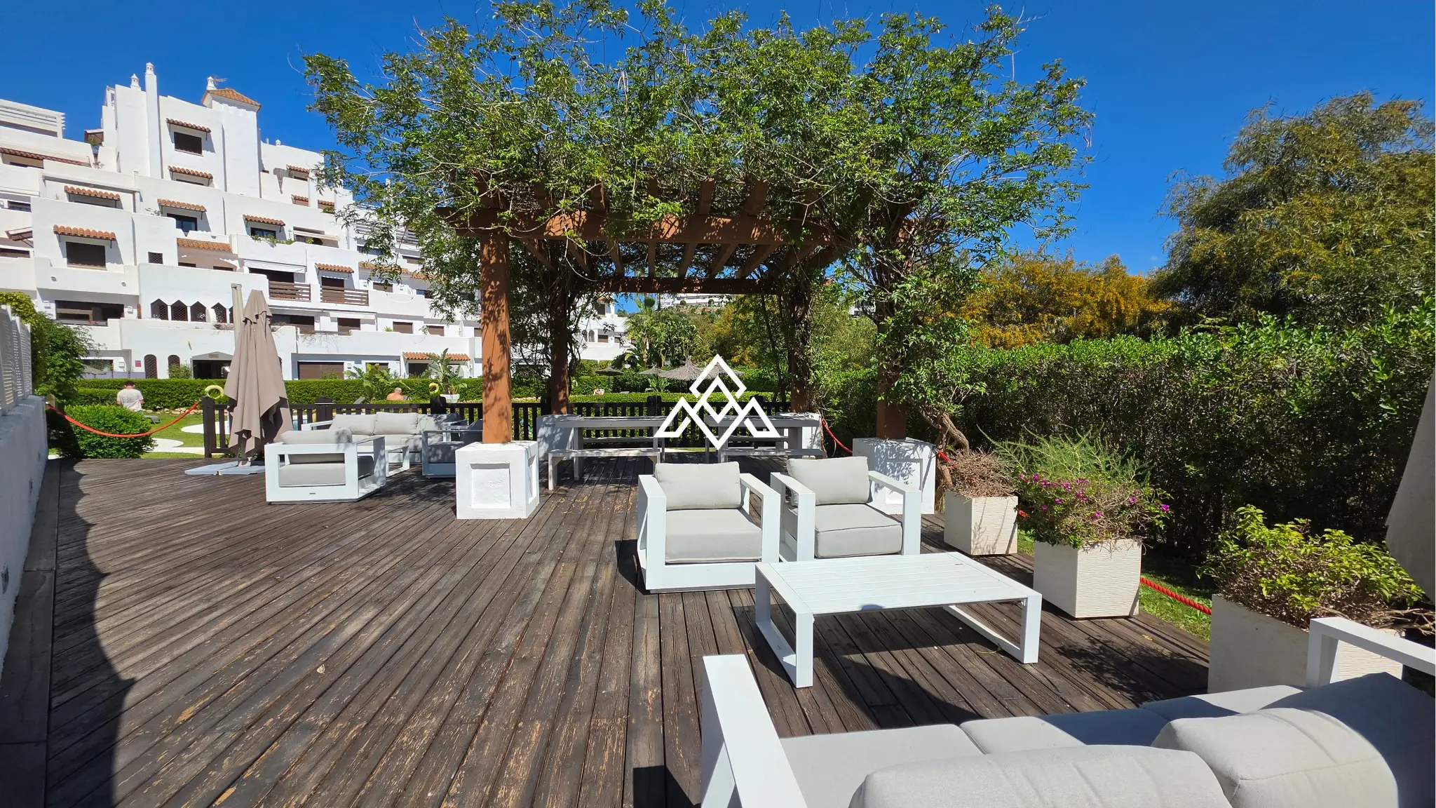 Selwo apartment with terrace, pool and gardens in gated community Estepona