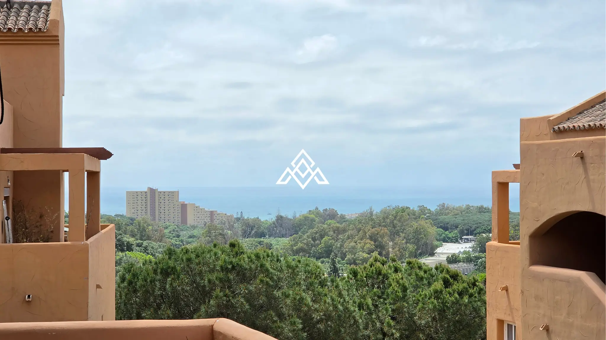 Elviria apartment ground floor with sea views and terrace in Marbella