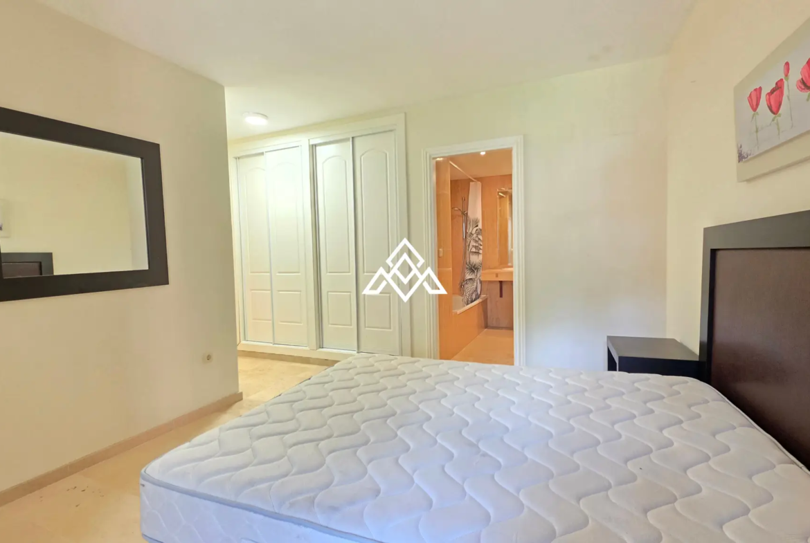 Elviria apartment ground floor with sea views and terrace in Marbella