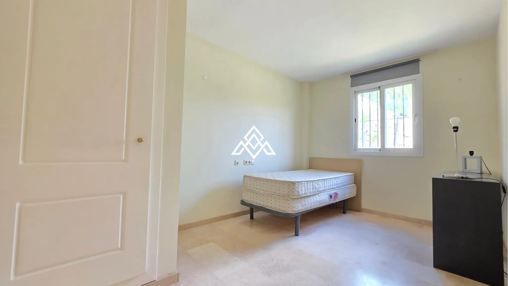 Elviria apartment ground floor with sea views and terrace in Marbella