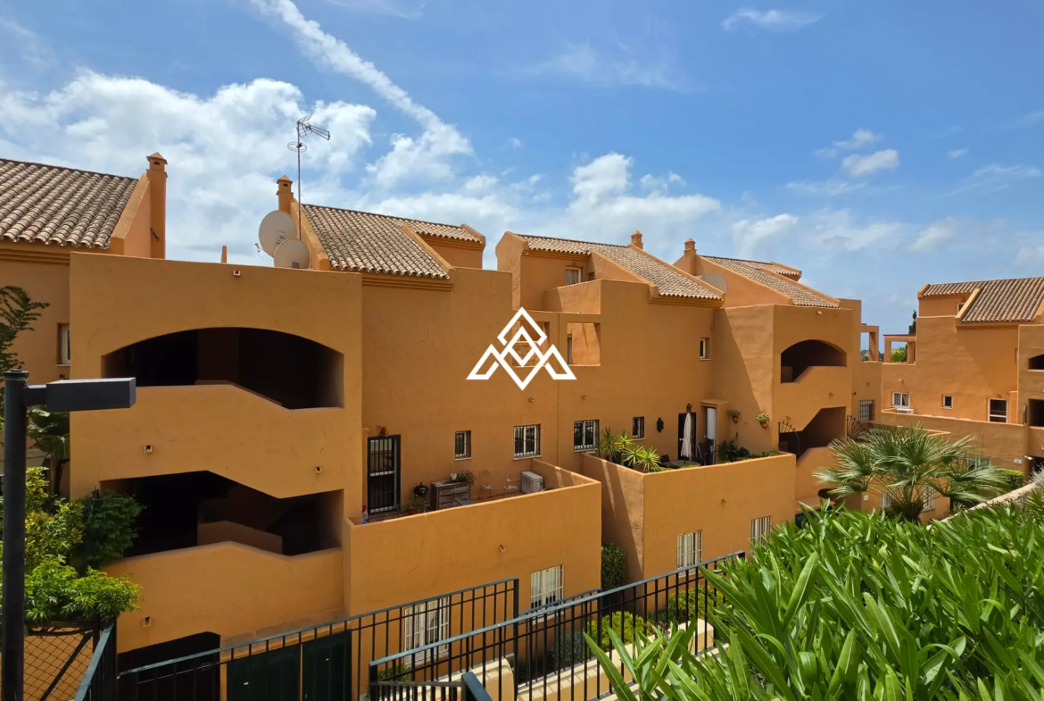Elviria apartment ground floor with sea views and terrace in Marbella