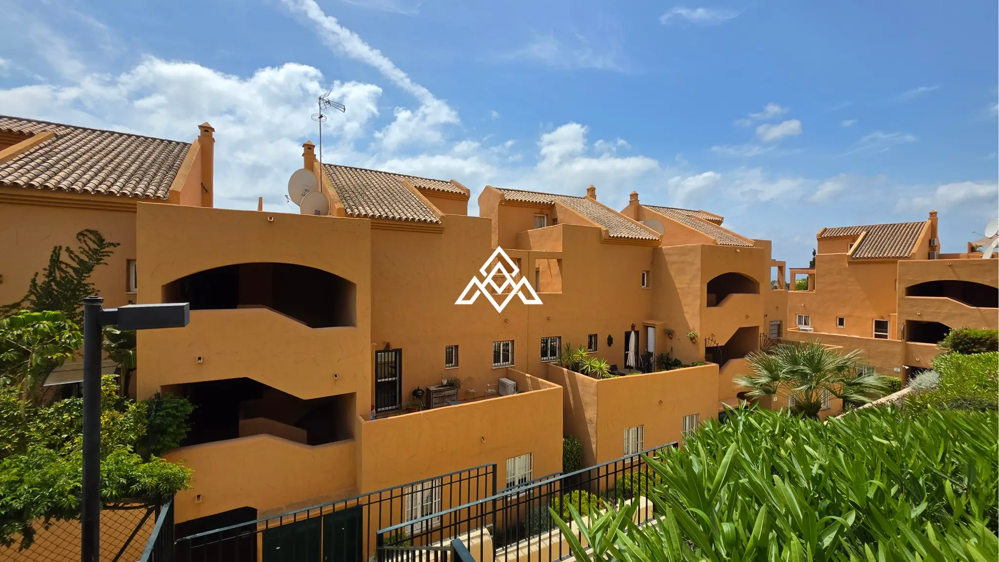 Elviria apartment ground floor with sea views and terrace in Marbella