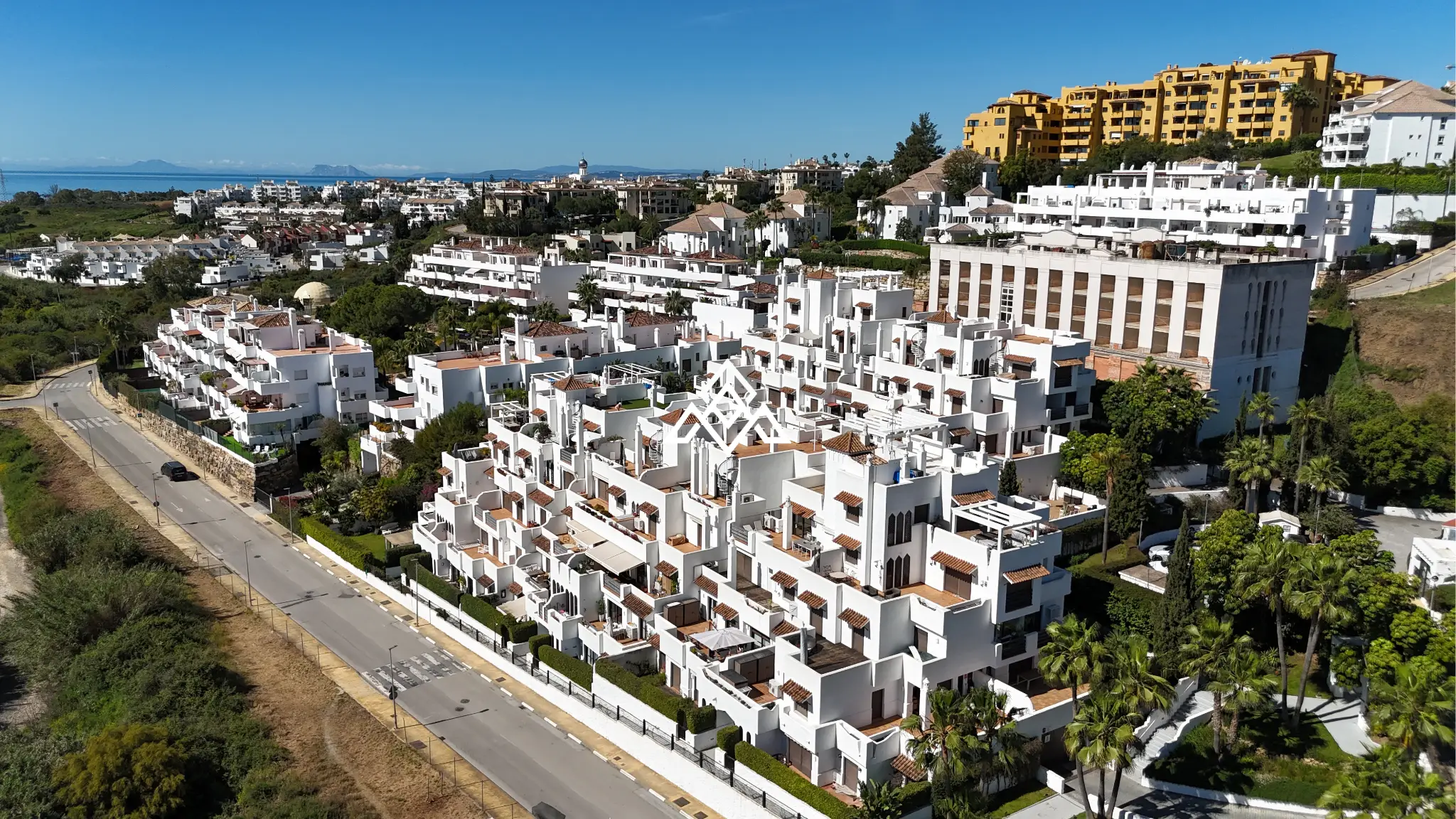 Selwo apartment with terrace, pool and gardens in gated community Estepona
