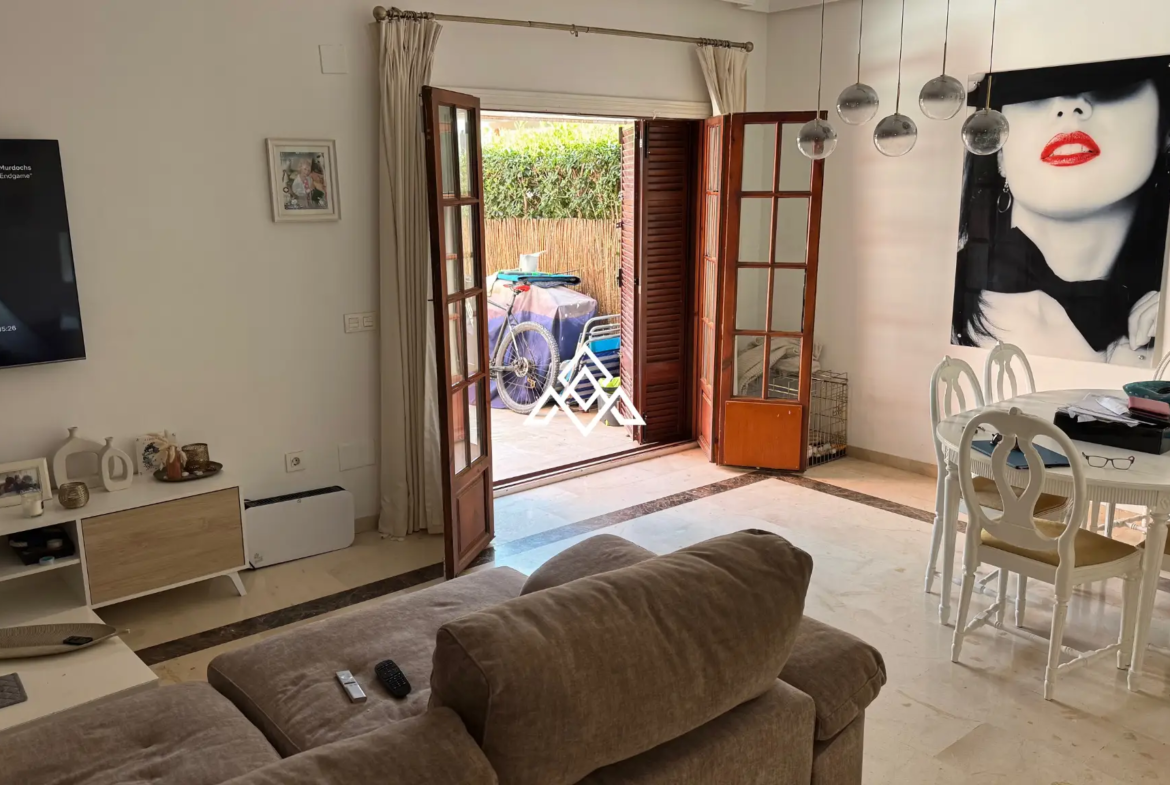 Bahia Azul townhouse with terrace, garden access and beachfront location in Estepona