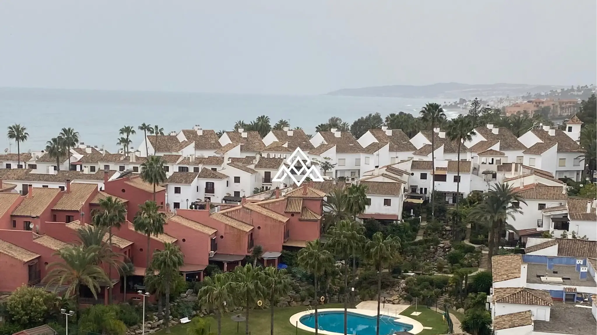 Bahia Azul townhouse with terrace, garden access and beachfront location in Estepona
