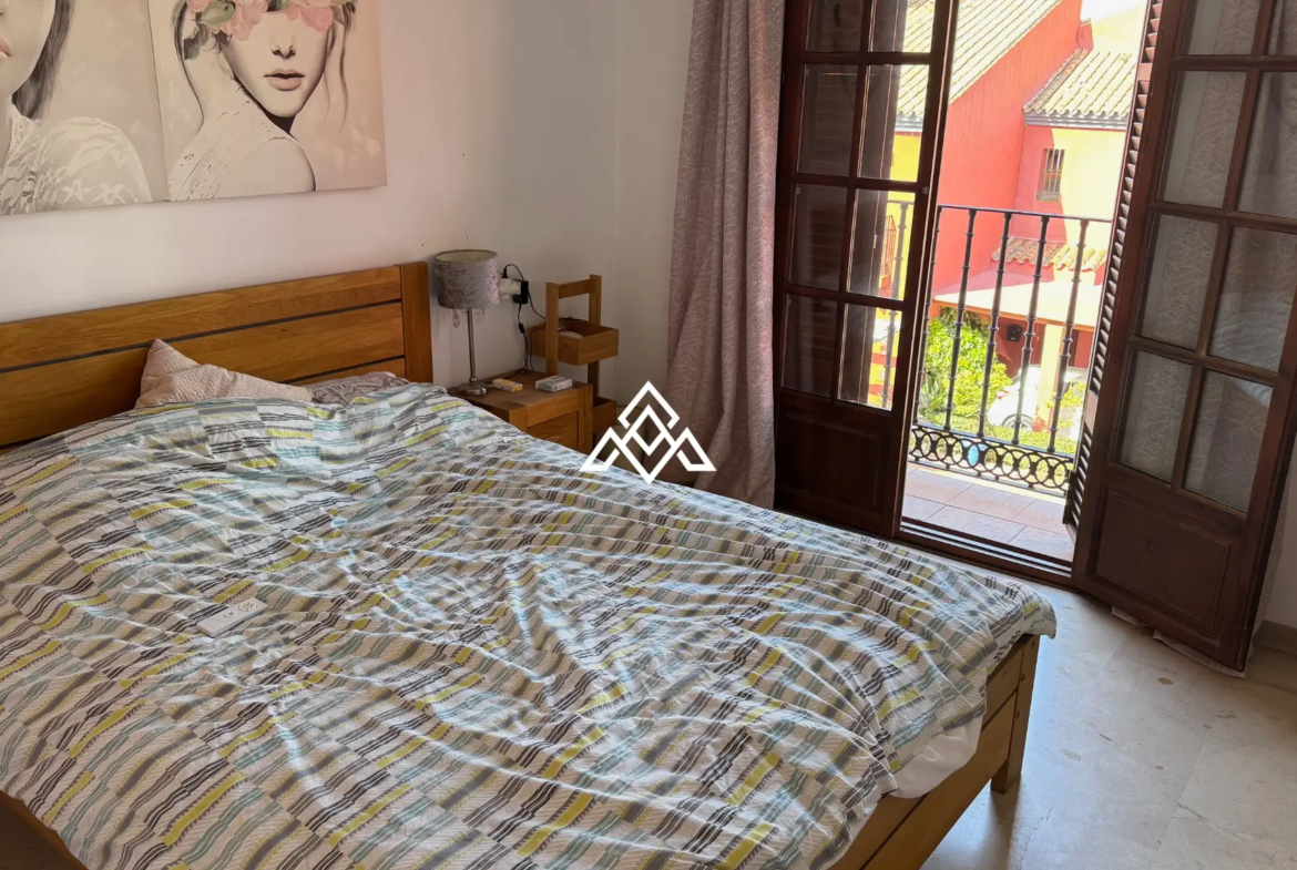 Bahia Azul townhouse with terrace, garden access and beachfront location in Estepona