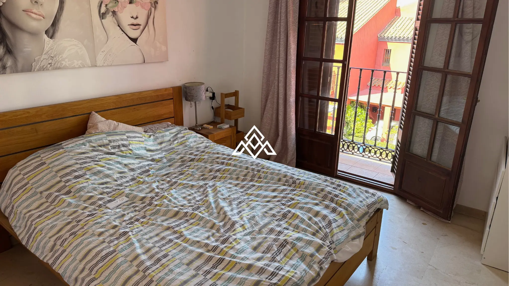Bahia Azul townhouse with terrace, garden access and beachfront location in Estepona