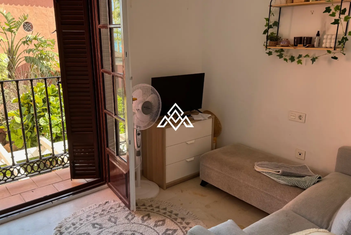 Bahia Azul townhouse with terrace, garden access and beachfront location in Estepona