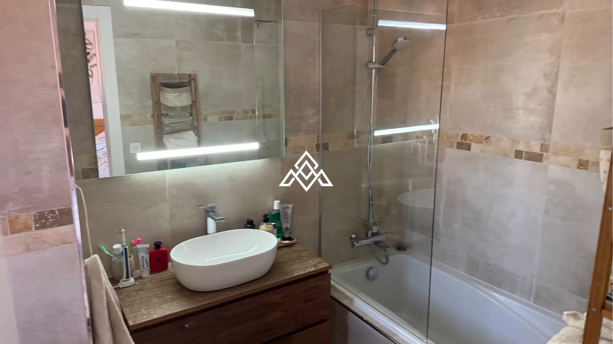 Bahia Azul townhouse with terrace, garden access and beachfront location in Estepona