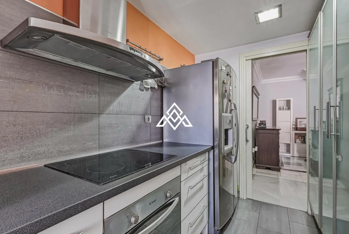 Golden Mile penthouse duplex with sea views and private solarium in Marbella
