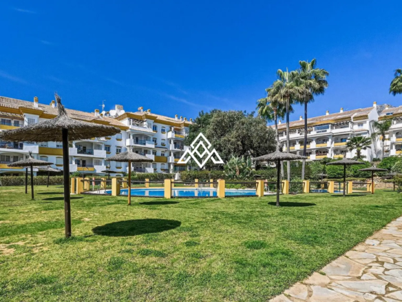 Golden Mile penthouse duplex with sea views and private solarium in Marbella