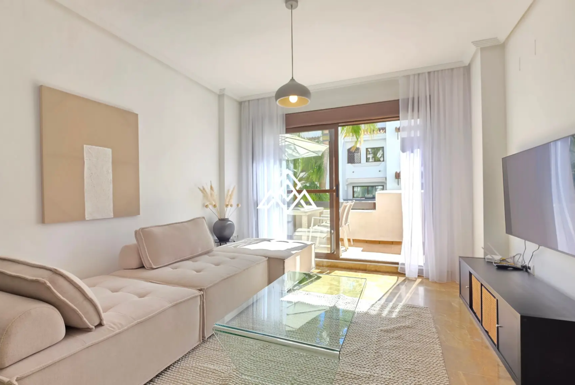 Selwo apartment with terrace, pool and gardens in gated community Estepona