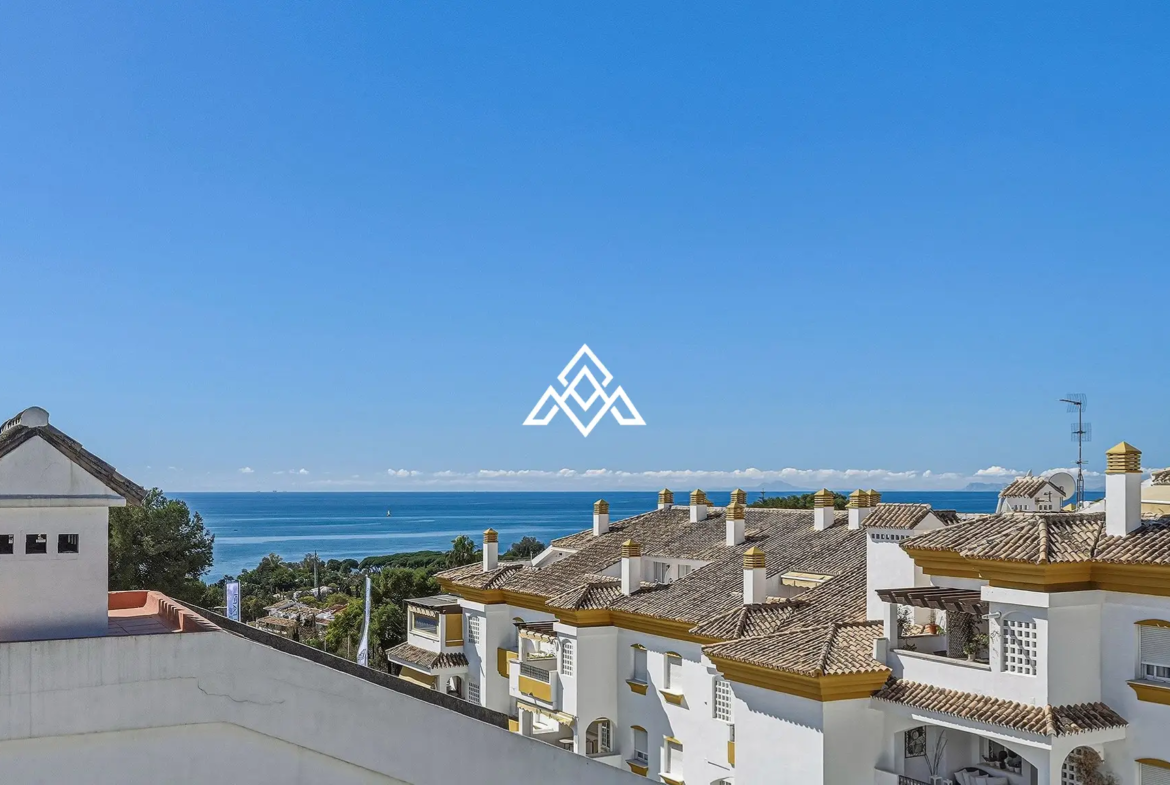 Golden Mile penthouse duplex with sea views and private solarium in Marbella