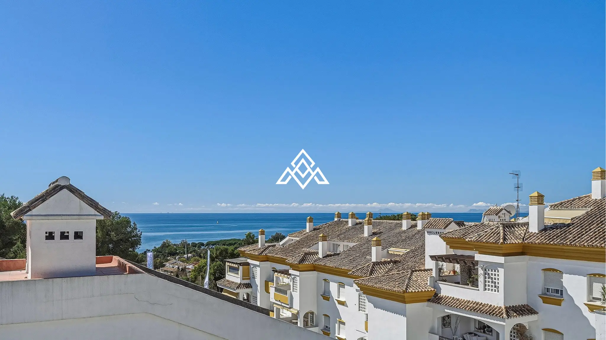 Golden Mile penthouse duplex with sea views and private solarium in Marbella