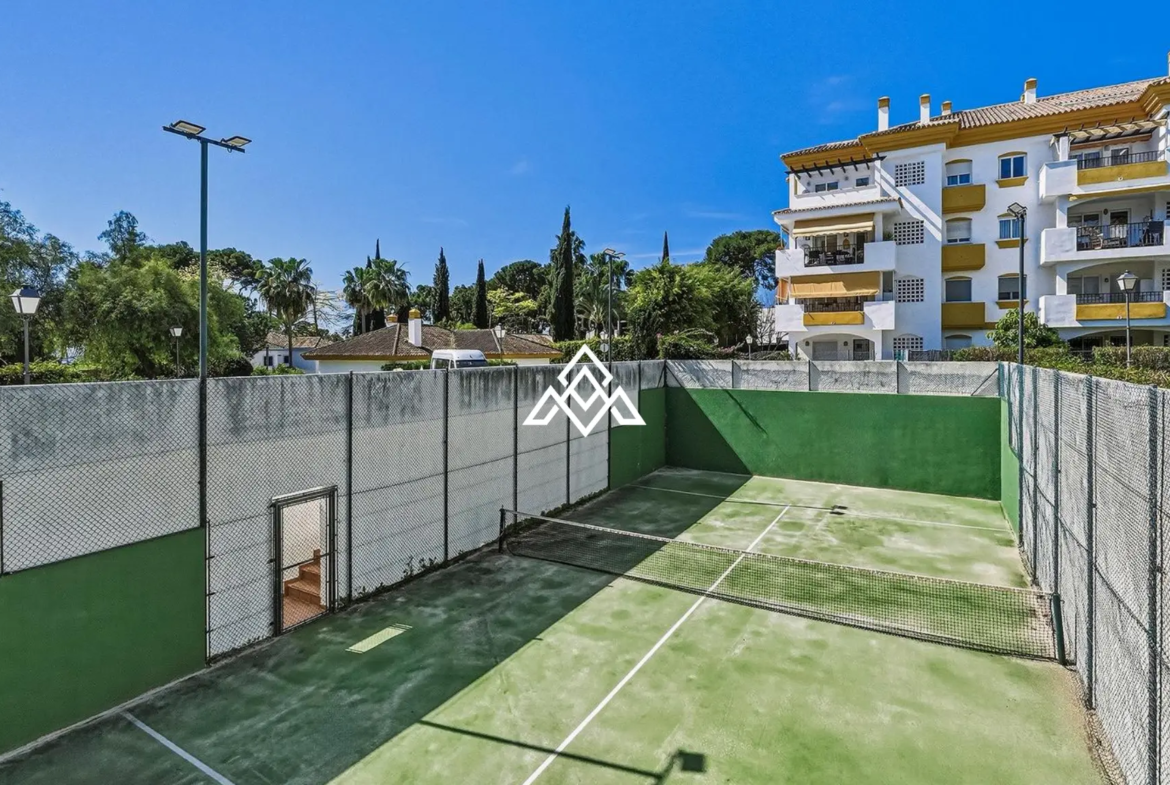 Golden Mile penthouse duplex with sea views and private solarium in Marbella