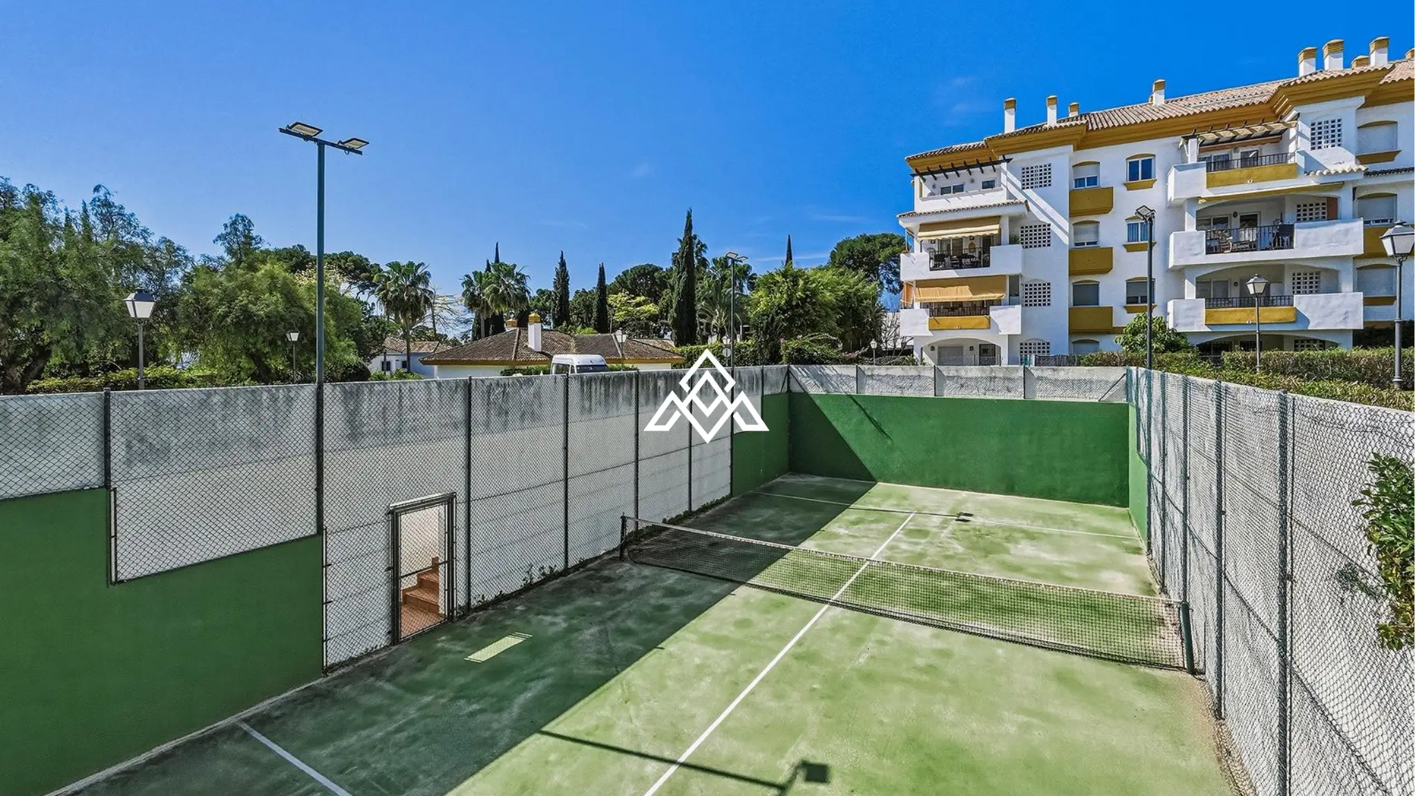 Golden Mile penthouse duplex with sea views and private solarium in Marbella