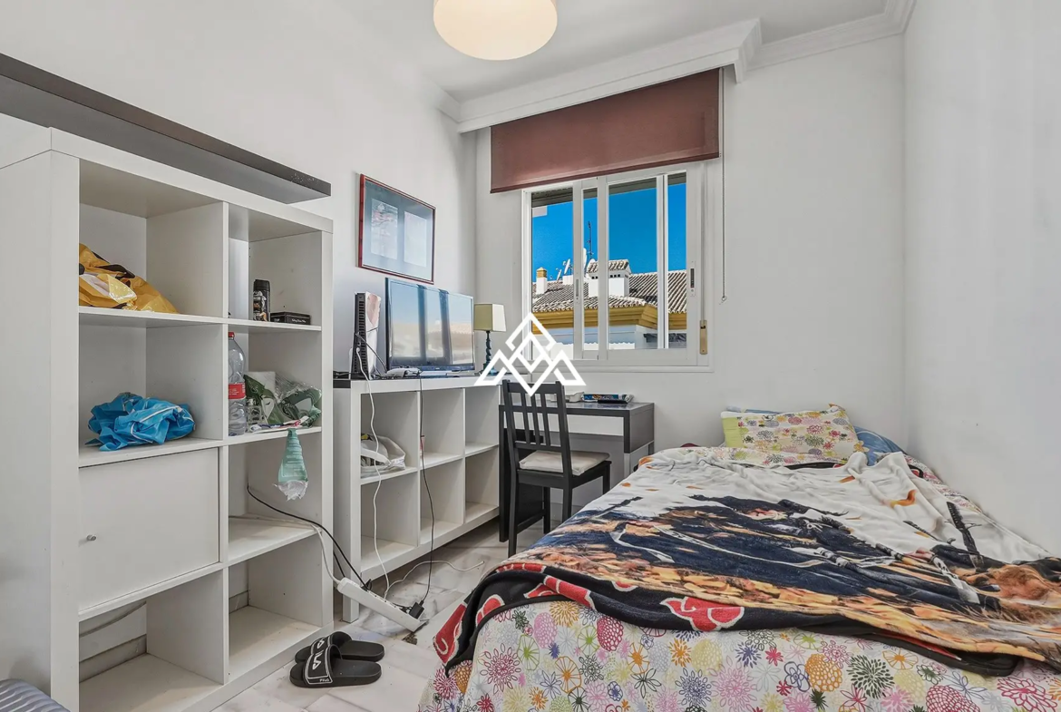 Golden Mile penthouse duplex with sea views and private solarium in Marbella