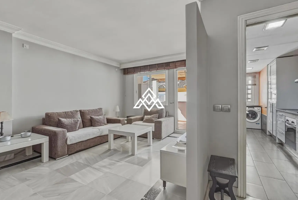 Golden Mile penthouse duplex with sea views and private solarium in Marbella