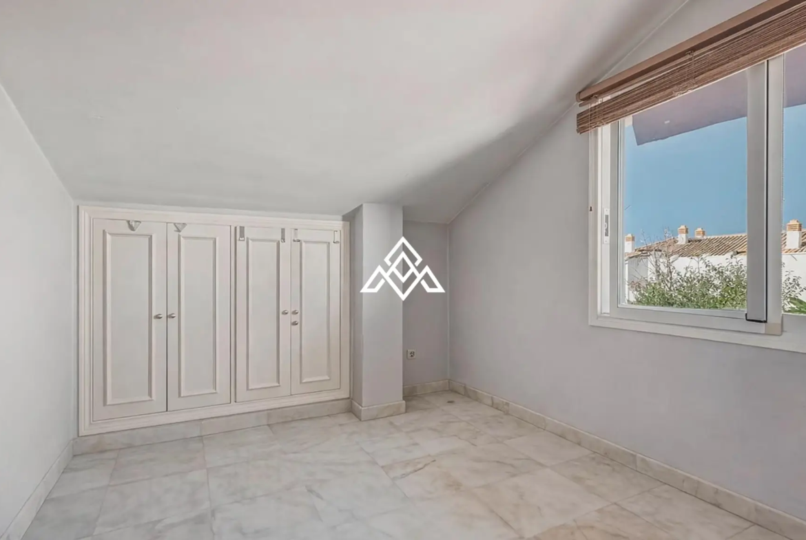 Golden Mile penthouse duplex with sea views and private solarium in Marbella
