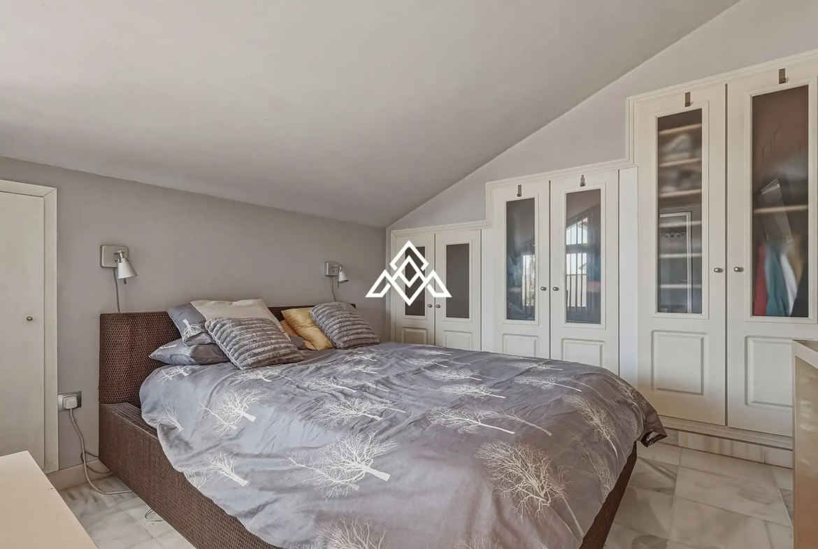 Golden Mile penthouse duplex with sea views and private solarium in Marbella