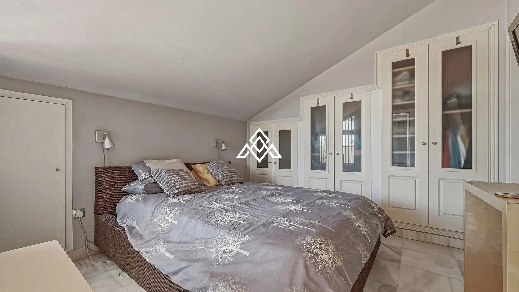 Golden Mile penthouse duplex with sea views and private solarium in Marbella