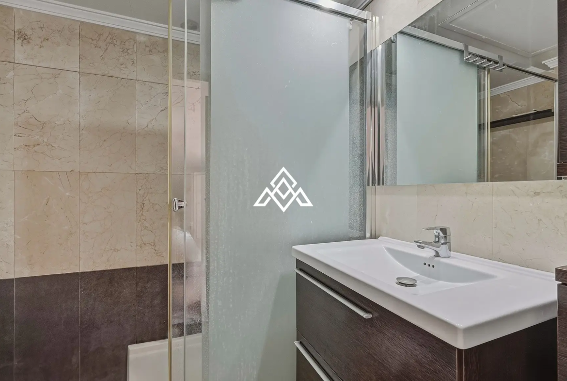 Golden Mile penthouse duplex with sea views and private solarium in Marbella