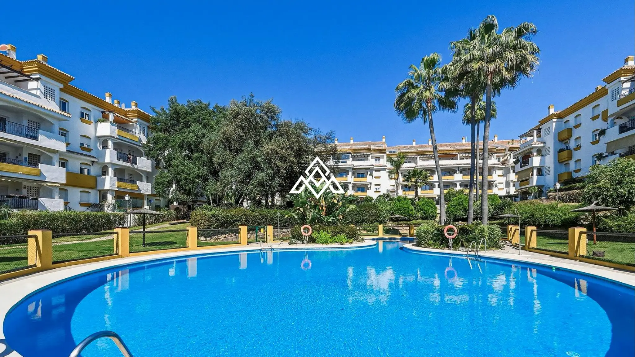 Golden Mile penthouse duplex with sea views and private solarium in Marbella