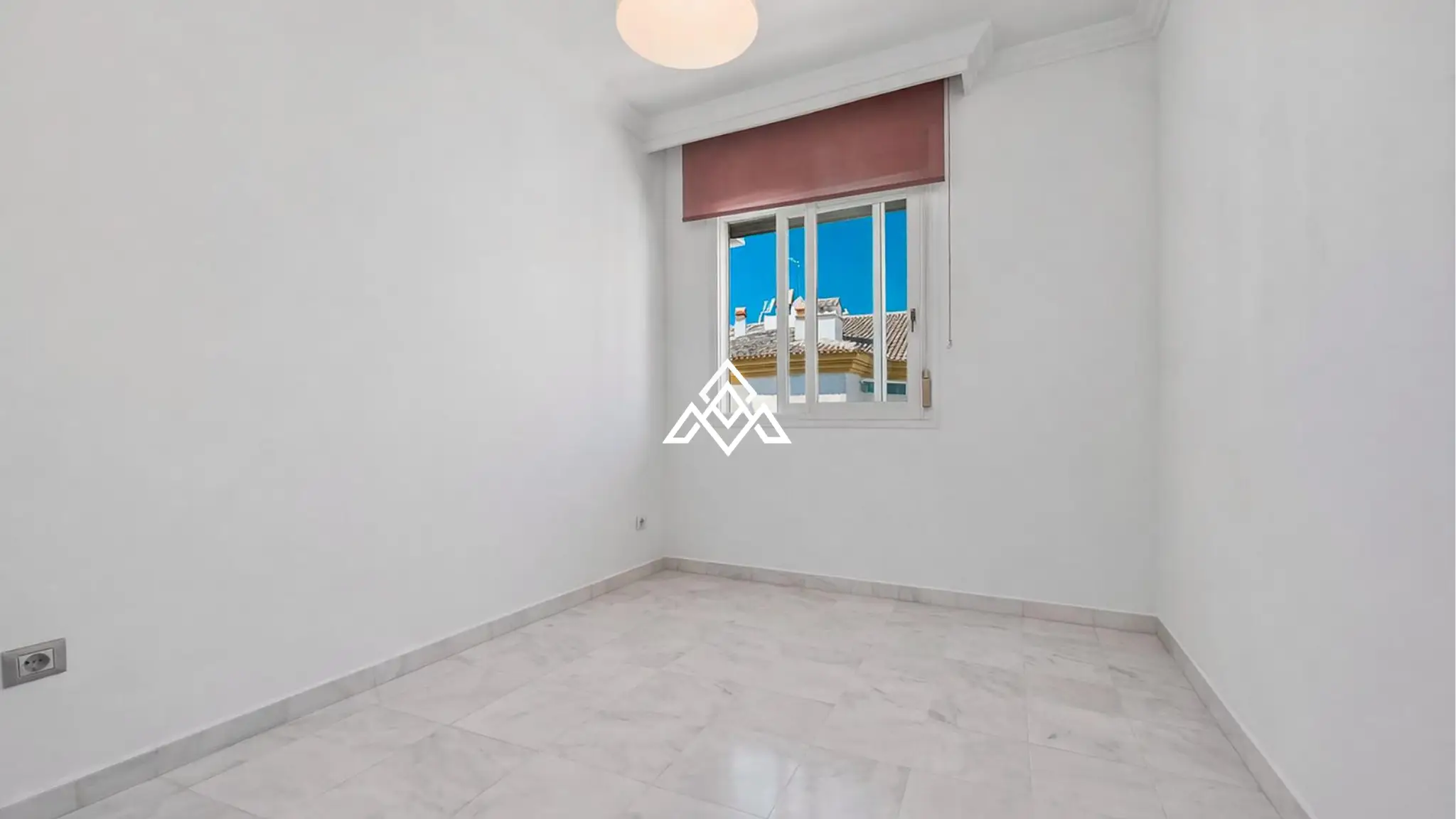 Golden Mile penthouse duplex with sea views and private solarium in Marbella
