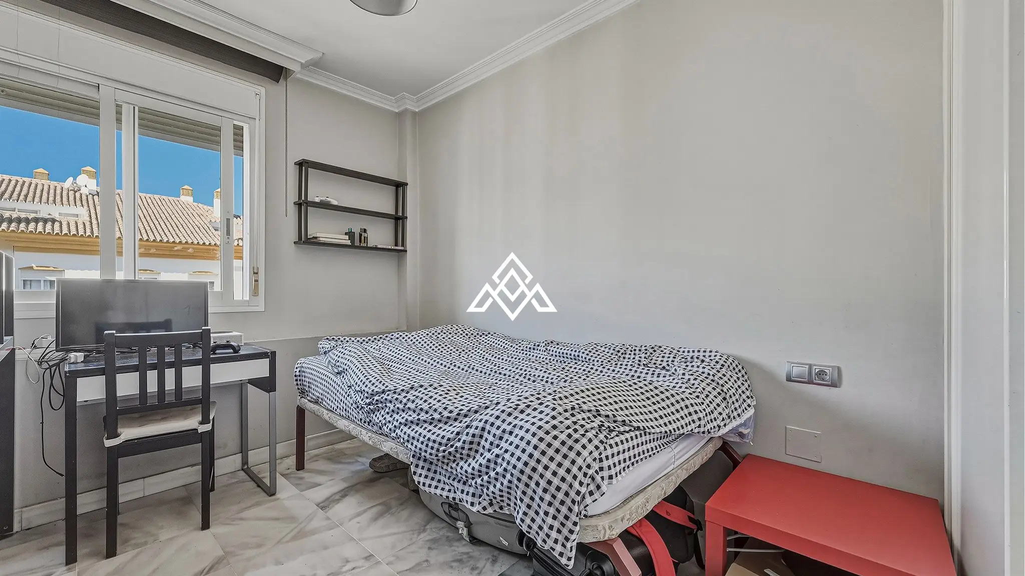 Golden Mile penthouse duplex with sea views and private solarium in Marbella