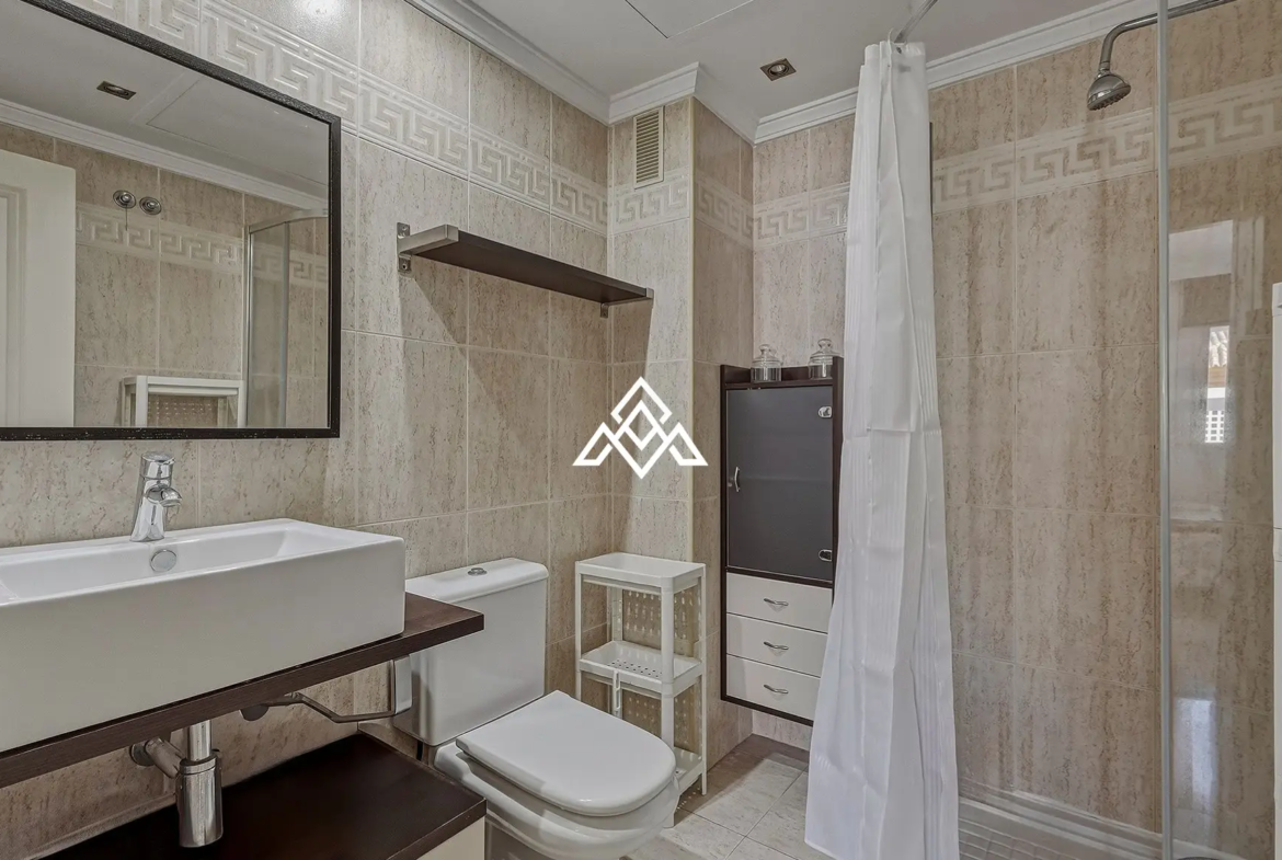 Golden Mile penthouse duplex with sea views and private solarium in Marbella
