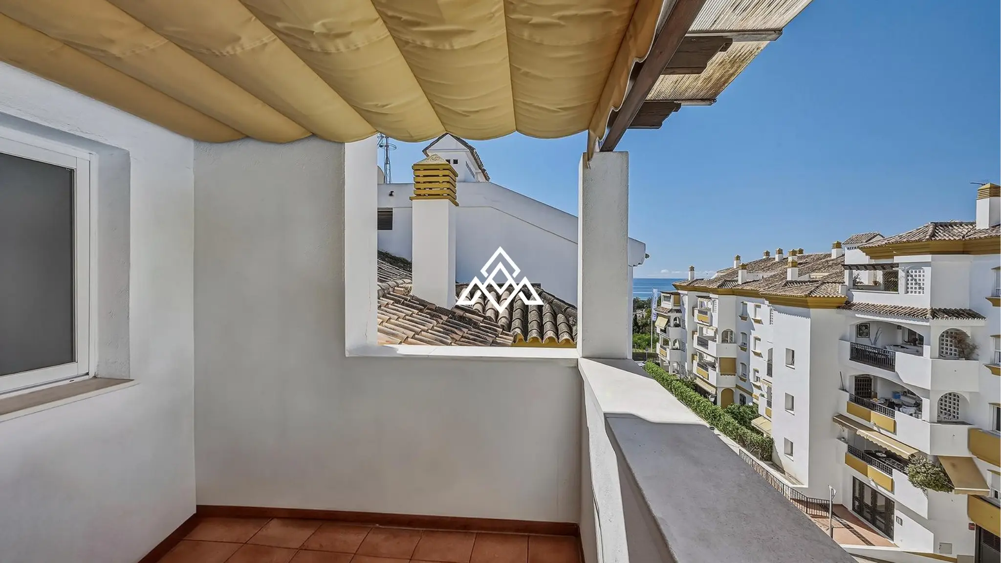 Golden Mile penthouse duplex with sea views and private solarium in Marbella