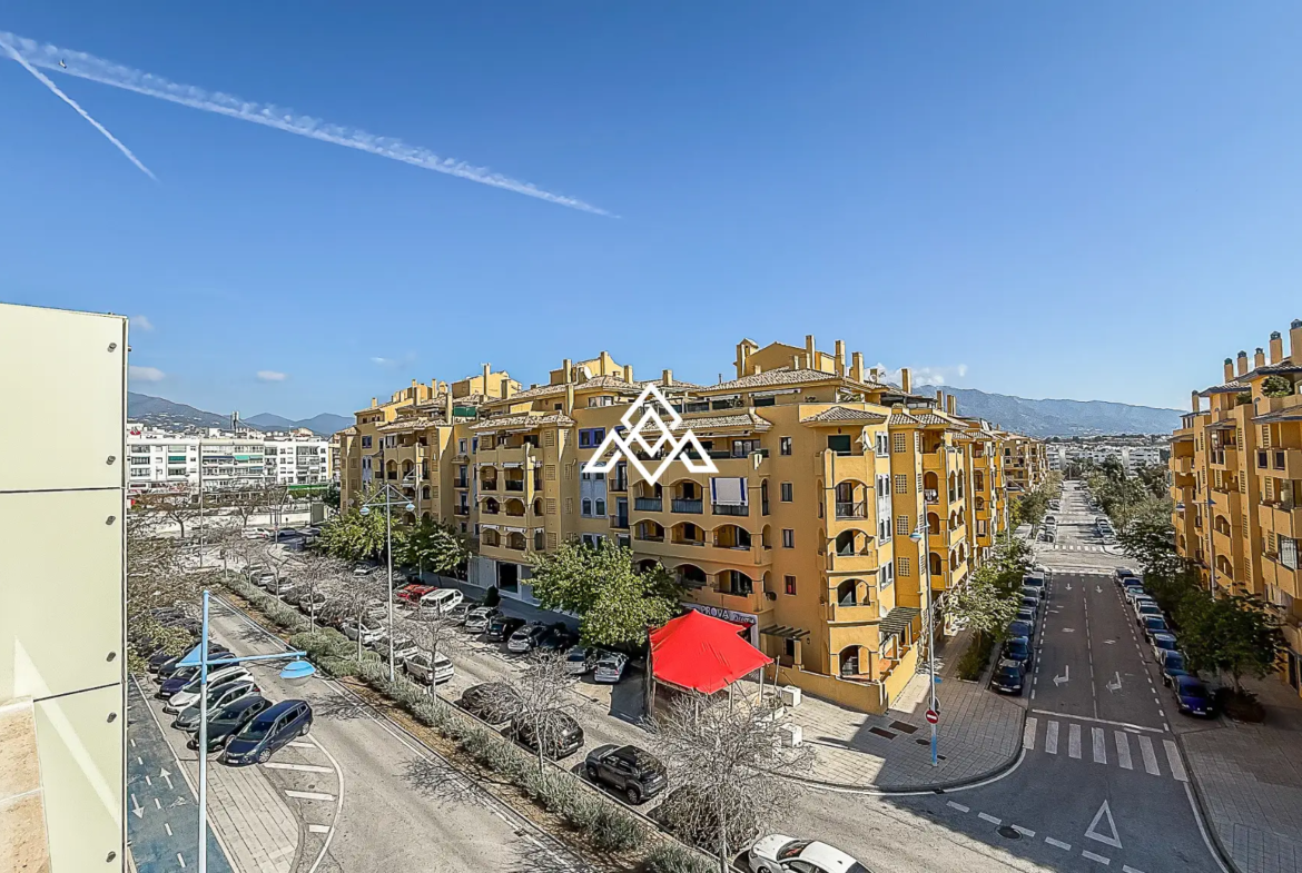 San Pedro penthouse duplex with large terraces and private solarium near the beach