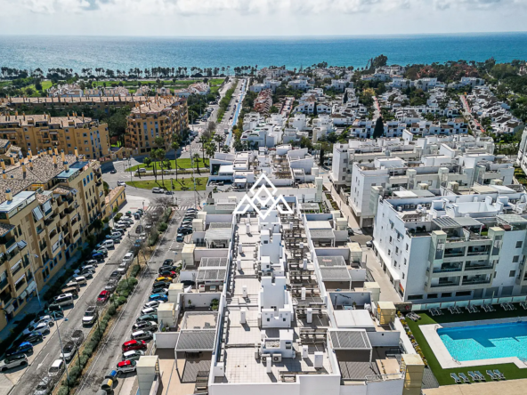 San Pedro penthouse duplex with large terraces and private solarium near the beach