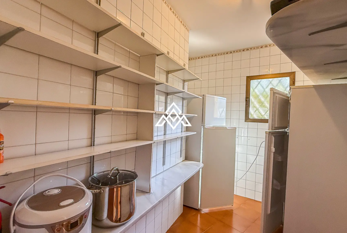 Valdeolletas villa for renovation with large plot and development potential in Marbella