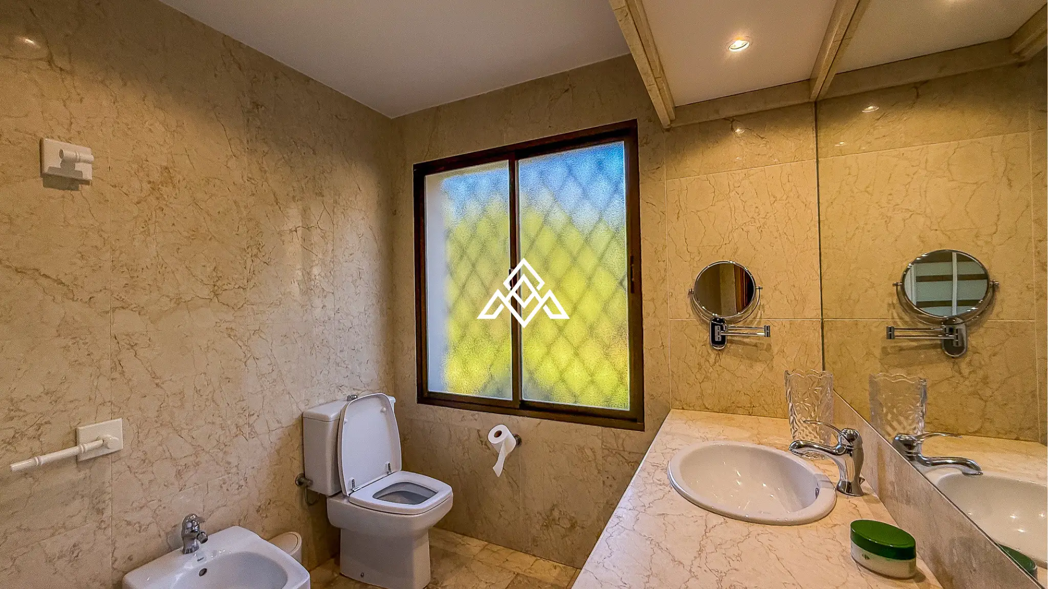 Valdeolletas villa for renovation with large plot and development potential in Marbella